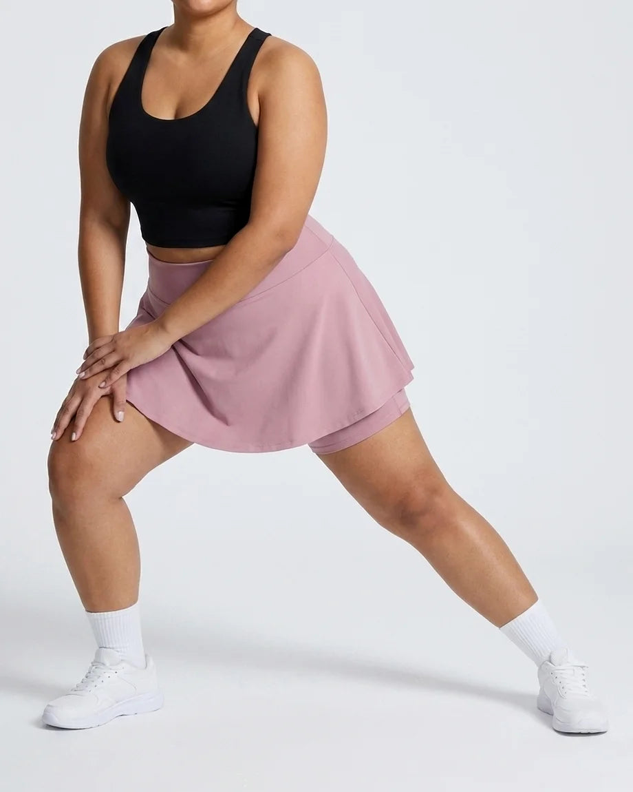 Curvana ace tennis skirt plus size dusty pink lunge