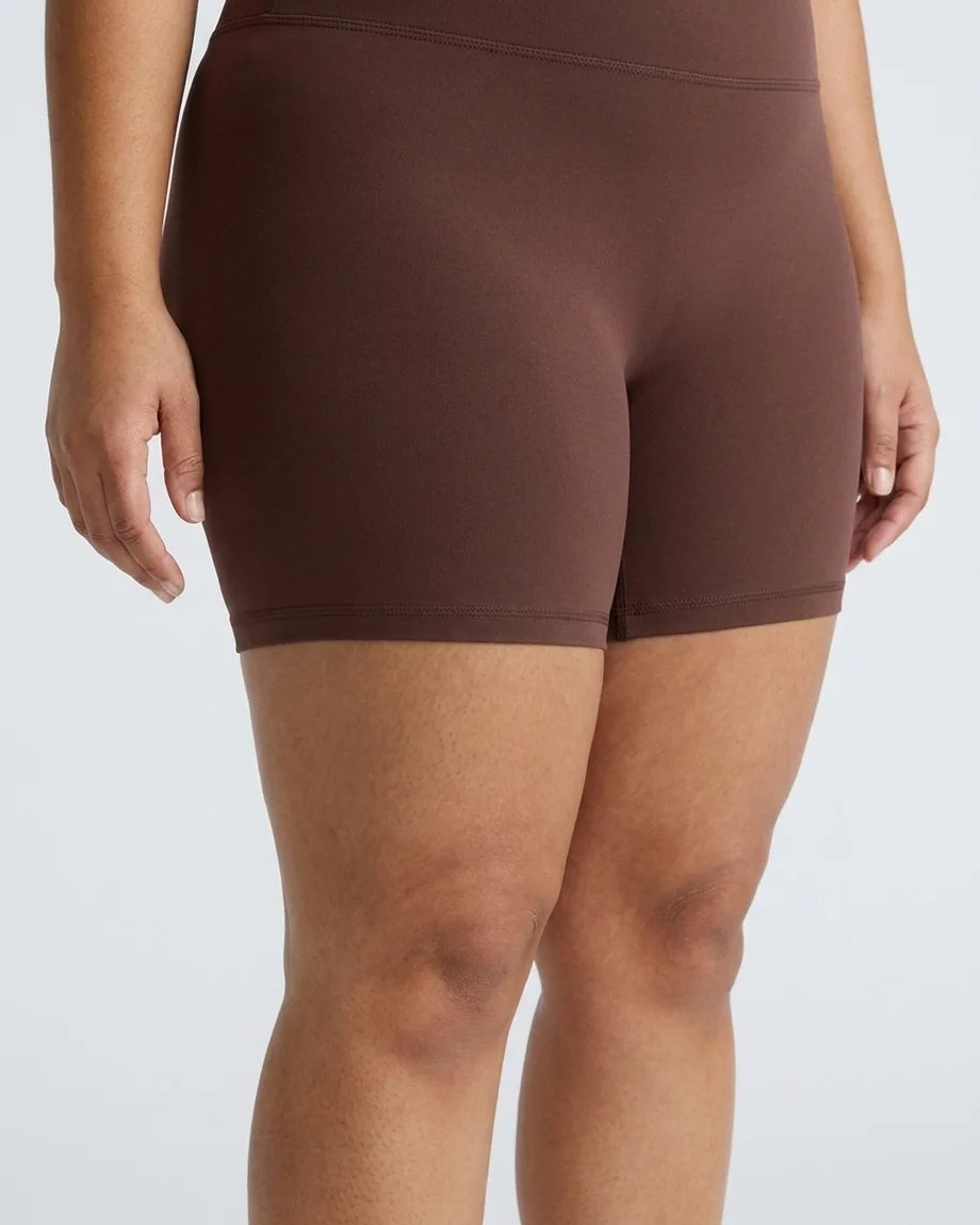Curvana no seam biker shorts plus size chocolate brown hem detail