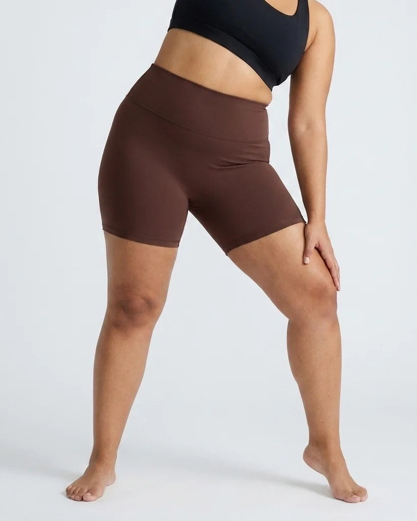 Curvana no seam biker shorts plus size chocolate brown movement